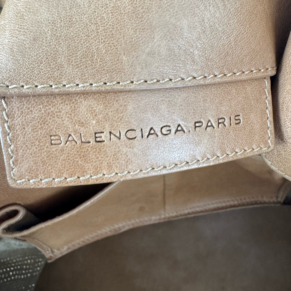 Authentic Balenciaga Papier Tote in Tan - Picture 6 of 9